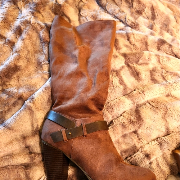 Size 10 Brown Ultra Suede 3.5 inch heel boots. - Picture 2 of 8